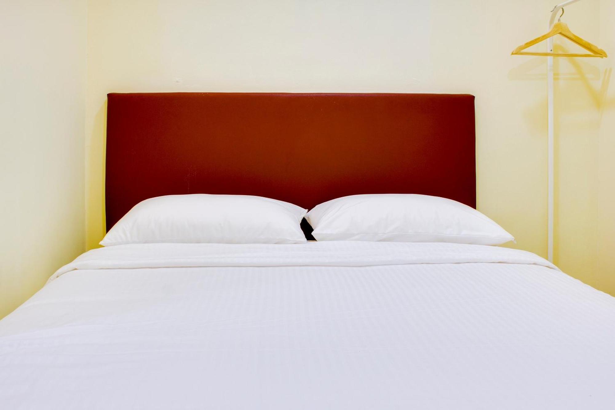 Oyo 90090 Roselyn Inn 2 Pasir Gudang Dış mekan fotoğraf