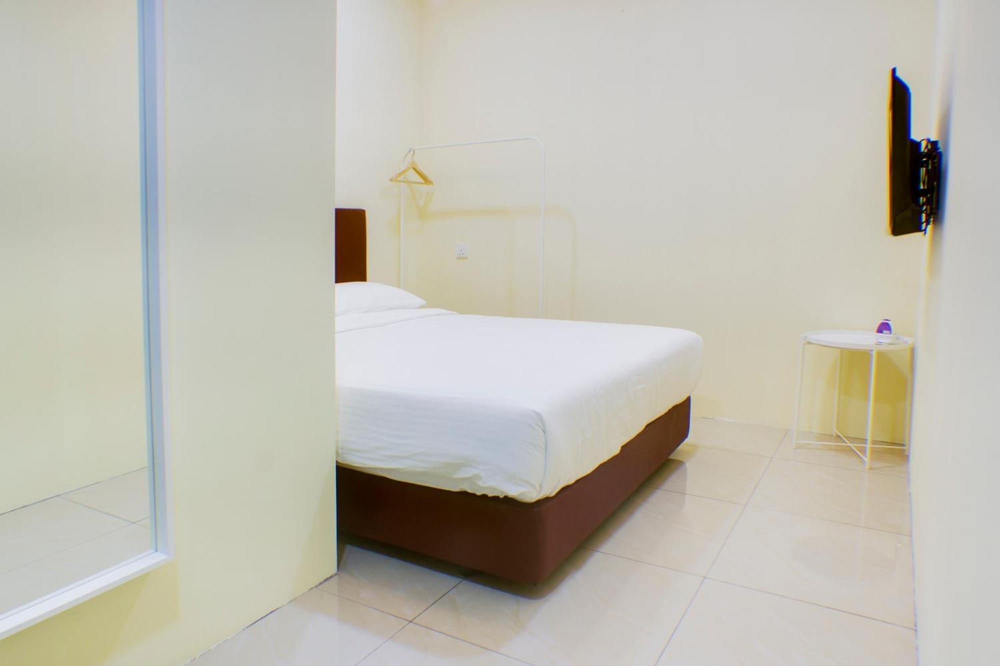 Oyo 90090 Roselyn Inn 2 Pasir Gudang Dış mekan fotoğraf