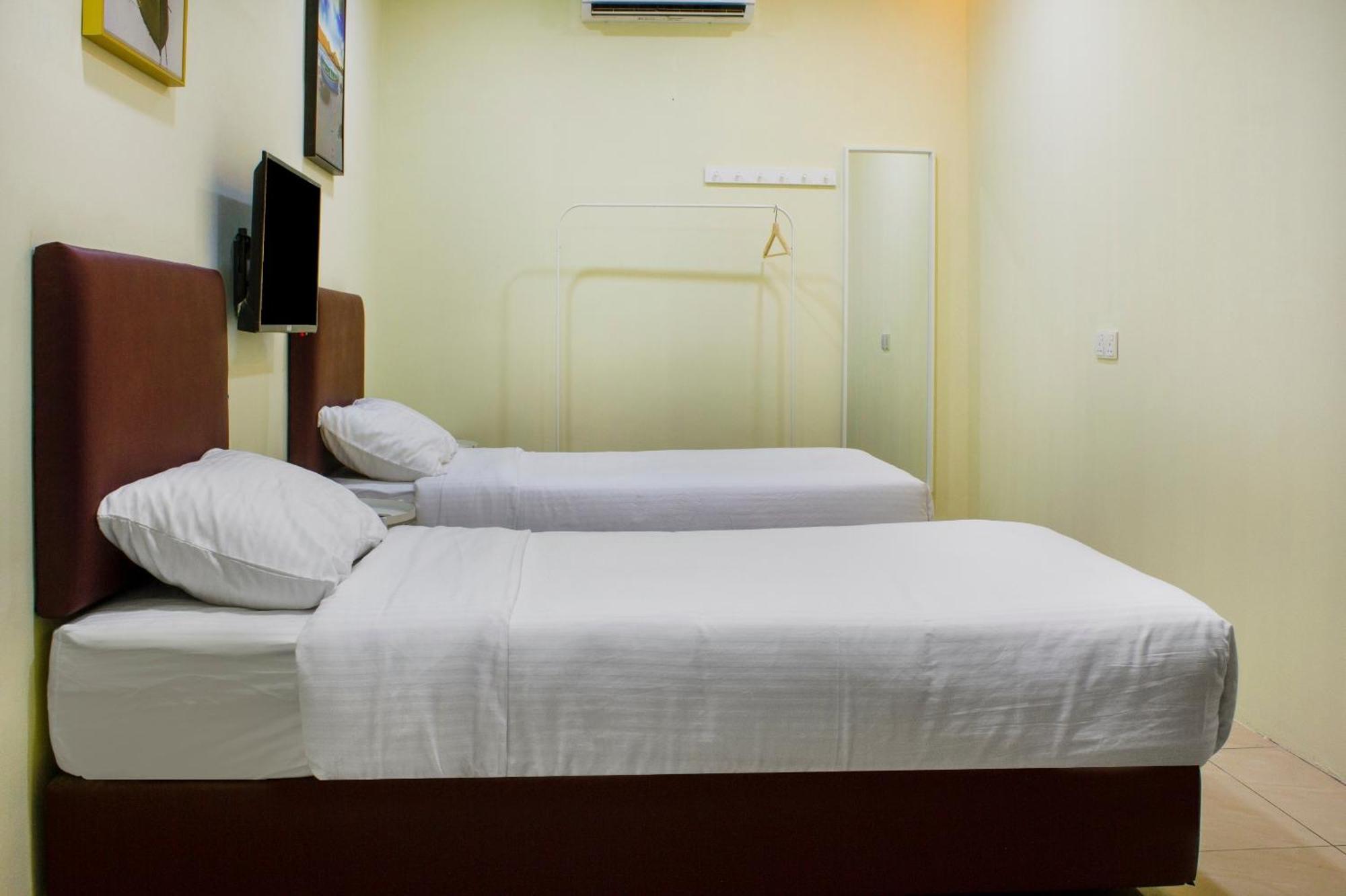 Oyo 90090 Roselyn Inn 2 Pasir Gudang Dış mekan fotoğraf
