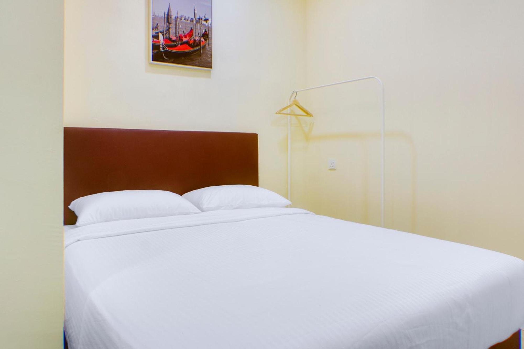 Oyo 90090 Roselyn Inn 2 Pasir Gudang Dış mekan fotoğraf