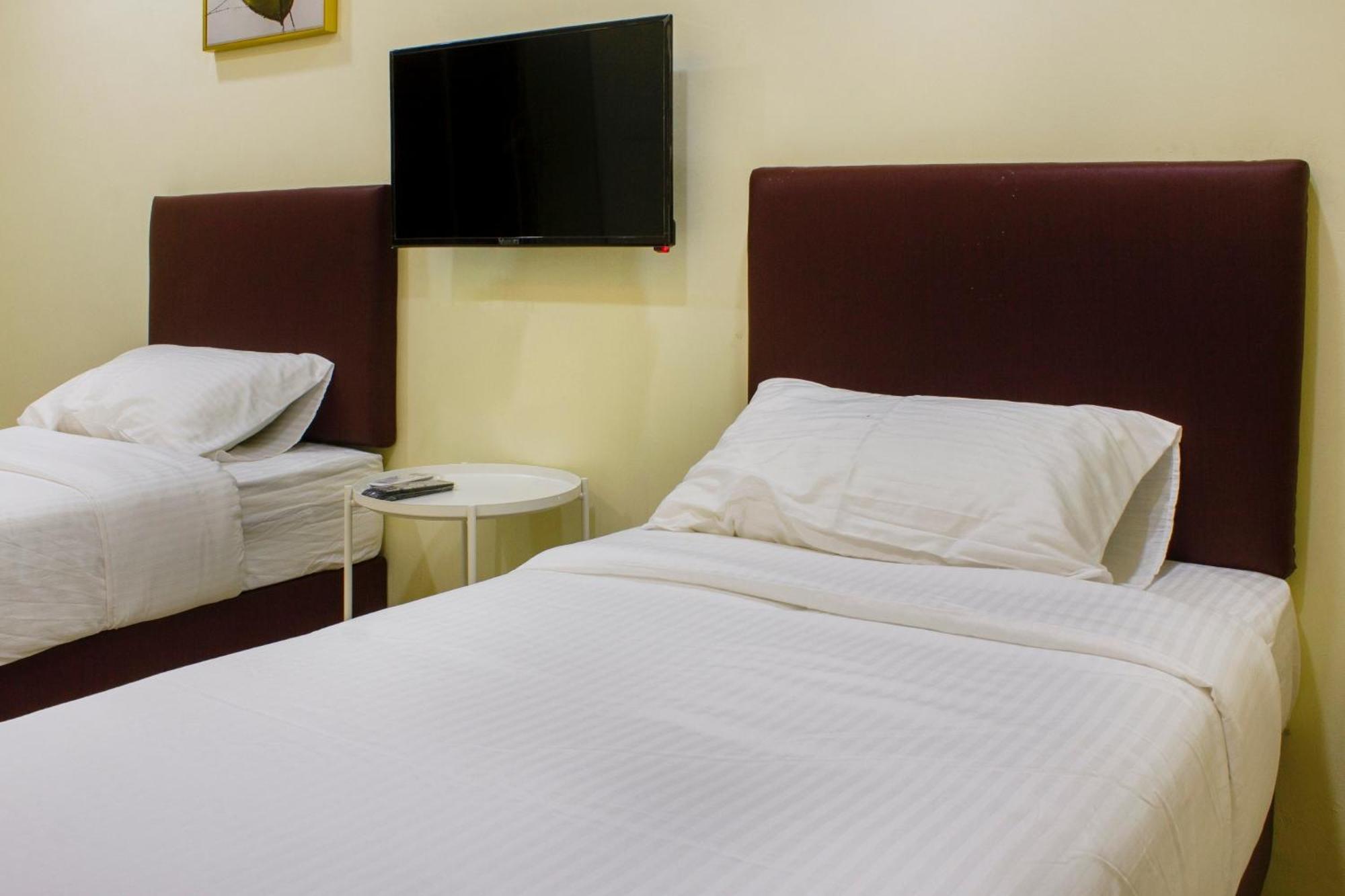 Oyo 90090 Roselyn Inn 2 Pasir Gudang Dış mekan fotoğraf
